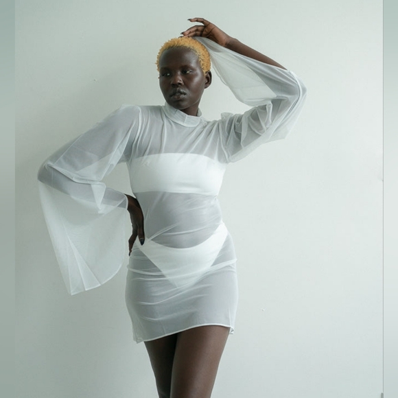 Londre The Airy Mesh Dress in Flat White - Picture 3 of 6